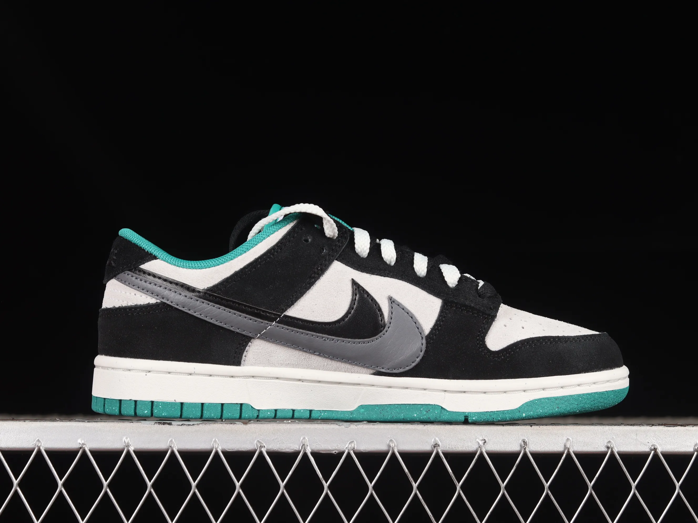 All categories Nk SB Dunk series Nk SB Dunk Low low-top sneakers Nk SB Dunk Low "85" black and gray double hook strap black and green SB low-top sports and leisure sneakers DO9457-133
